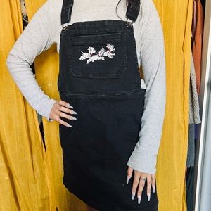 Vintage 90’s Disney overall dress.